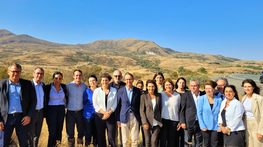 Fransa'dan gelen yardım konvoyunun Karabağ'a girişi engellendi